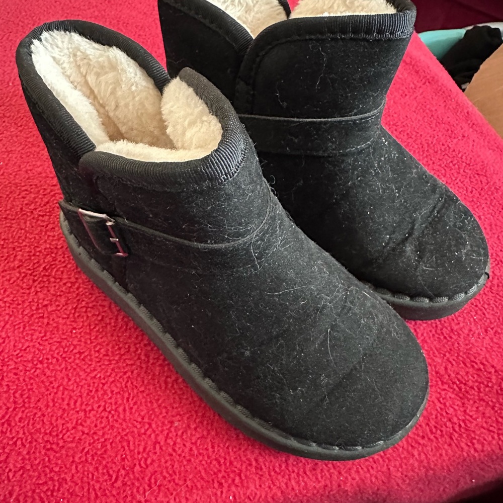 Black Fleece-Lined Ankle Boots